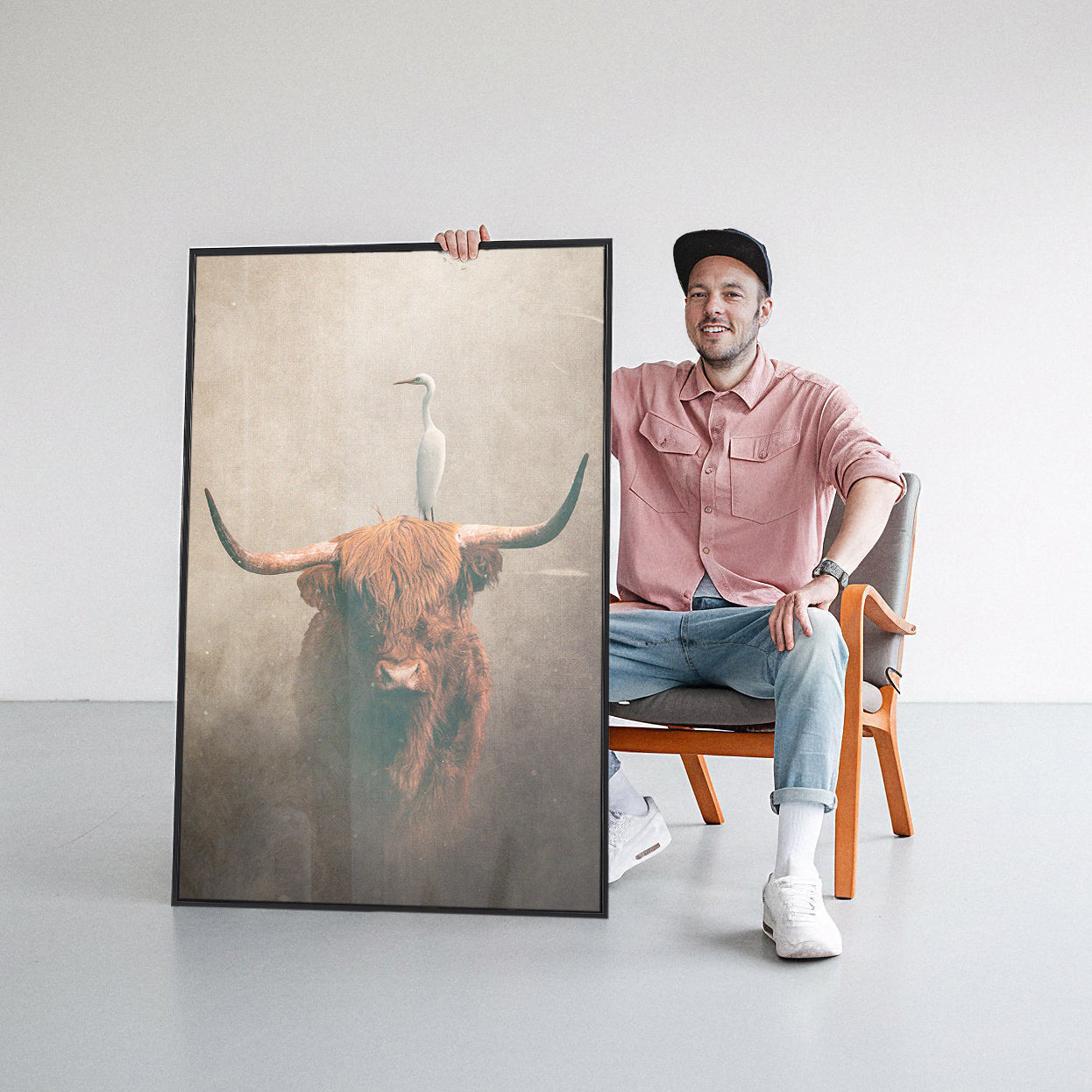 Highland Cow with Heron Light EU
